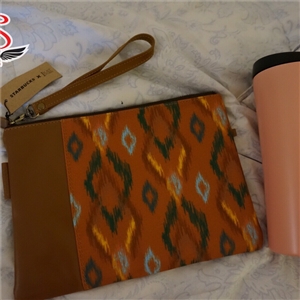 STARBUCKS X IKAT LARGE WRISTLET LEATHER แท้100% 